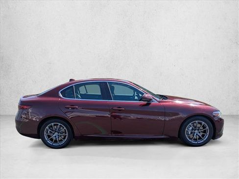 Used 2019 Alfa Romeo Giulia image 4