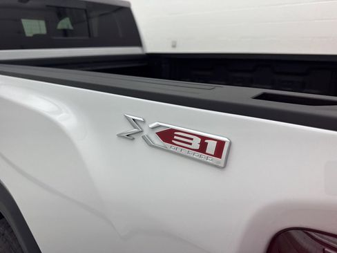 New 2026 GMC Sierra 2500 SLT w/ SLT Premium Package image 11