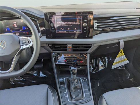 New 2026 Volkswagen Jetta SE FWD image 11