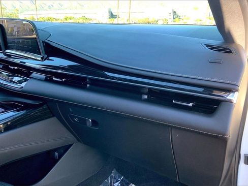 Certified 2024 Cadillac Escalade ESV V w/ LPO, ONYX Package image 18