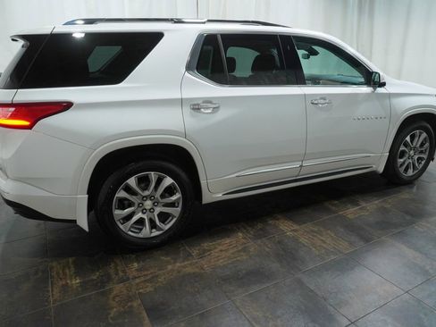 Used 2022 Chevrolet Traverse LS AWD/4WD image 3