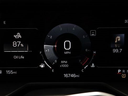 Used 2025 GMC Acadia Elevation image 9