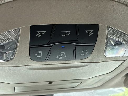 Used 2024 Chrysler Pacifica Touring-L FWD image 40