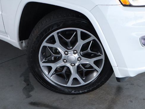 Used 2020 Jeep Grand Cherokee Overland image 3