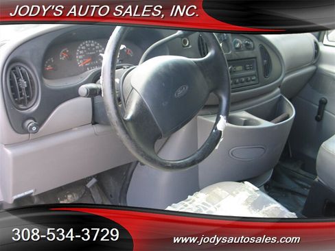 Used 2000 Ford E-250 and Econoline 250 RWD image 2