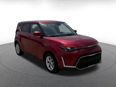 Used 2025 Kia Soul LX w/ LX Technology Package FWD image 8