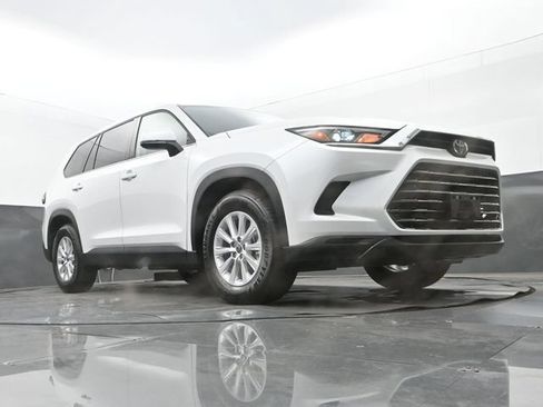 Used 2026 Toyota Grand Highlander FWD image 23