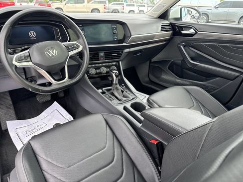 Used 2024 Volkswagen Jetta SEL FWD image 12