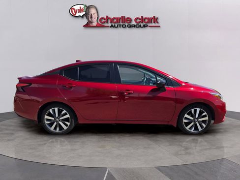 Used 2021 Nissan Versa SR FWD image 8
