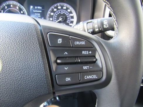 Used 2022 Hyundai Venue SEL image 35