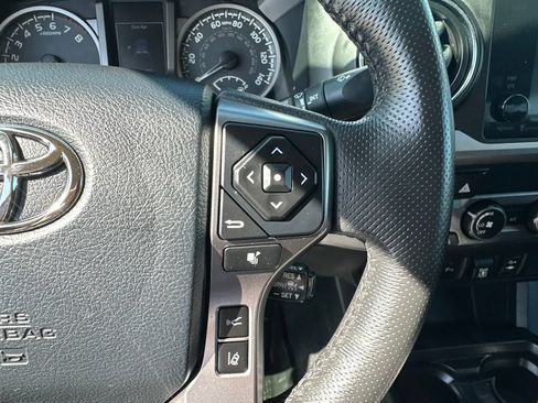 Used 2019 Toyota Tacoma SR5 AWD/4WD image 9