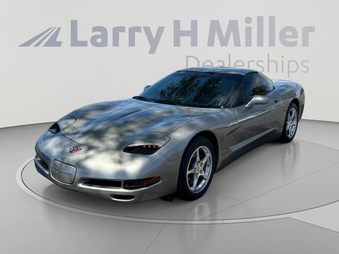 Used 1998 Chevrolet Corvette Coupe w/ Roof Pkg RWD image 1