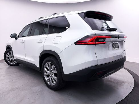 Used 2025 Toyota Grand Highlander FWD image 2