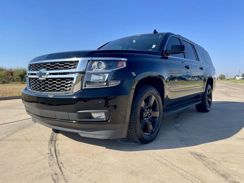 Used 2018 Chevrolet Suburban LT image 8