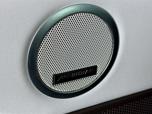 Used 2020 Land Rover Discovery HSE image 19