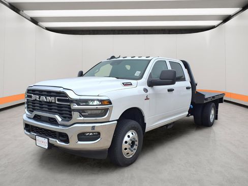 New 2025 RAM 3500 Tradesman w/ Chrome Appearance Group image 3
