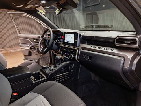 Used 2025 Toyota Tacoma TRD Off-Road image 16