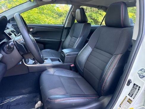 Used 2016 Toyota Camry SE w/ Moonroof Package FWD image 10