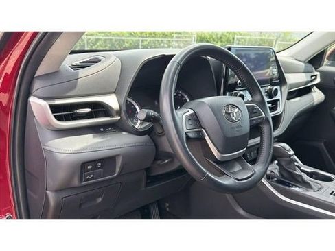 Certified 2025 Toyota Highlander LE AWD/4WD image 22