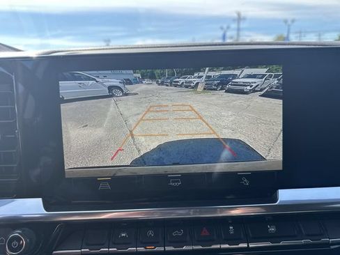 Used 2023 Chevrolet Silverado 1500 RST w/ Redline Edition AWD/4WD image 18