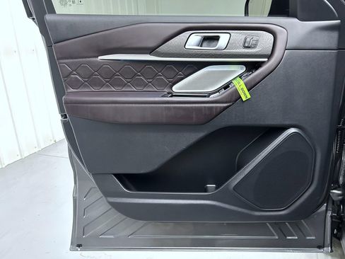 Used 2025 Ford Explorer Platinum w/ LUX Leather Package image 9