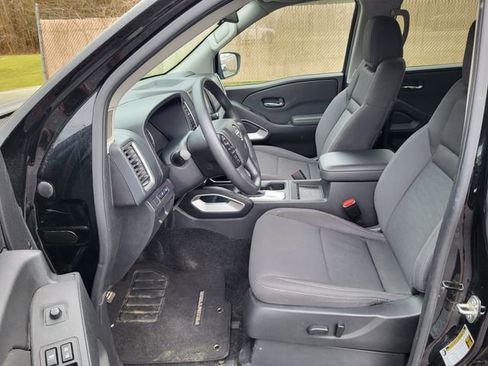 Used 2024 Nissan Frontier SV image 10