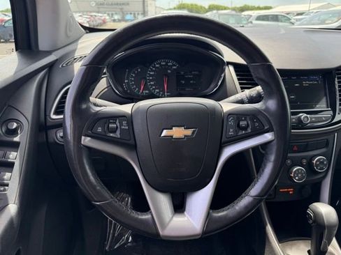 Used 2018 Chevrolet Trax LT w/ LT Convenience Package AWD/4WD image 21