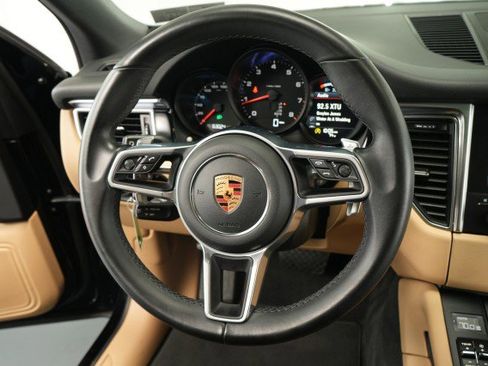 Used 2018 Porsche Macan AWD/4WD image 33