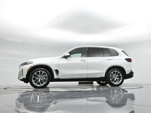 Used 2025 BMW X5 xDrive50e image 55