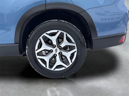 Used 2023 Subaru Forester Premium image 9