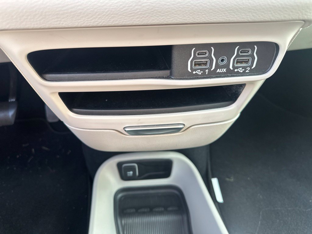 Used 2024 Chrysler Pacifica Touring-L FWD image 23