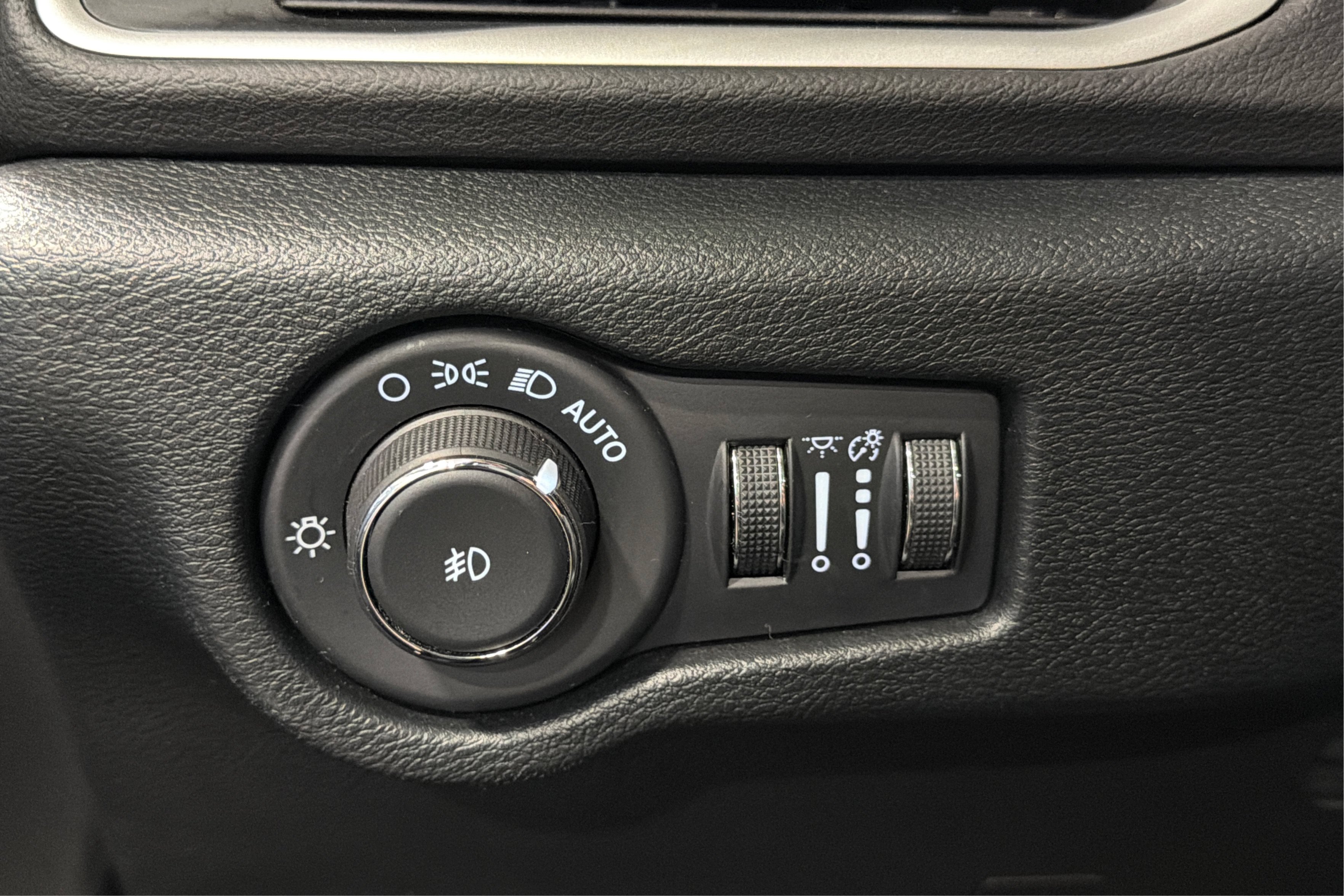 Used 2026 Chrysler Pacifica Select FWD image 21