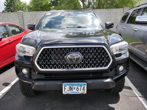 Certified 2018 Toyota Tacoma TRD Off-Road AWD/4WD image 2