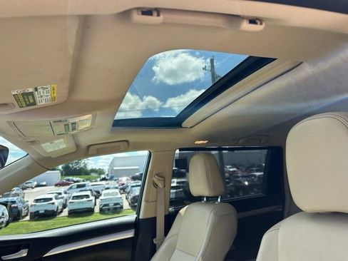 Used 2017 Toyota Highlander XLE AWD/4WD image 10
