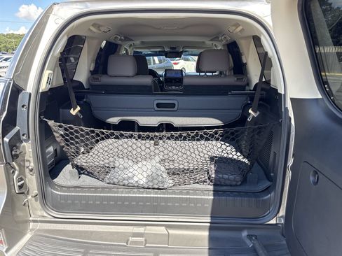 Used 2023 Lexus GX 460 Premium w/ Accessory Package AWD/4WD image 39