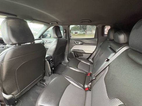 Used 2025 Jeep Compass Latitude AWD/4WD image 24