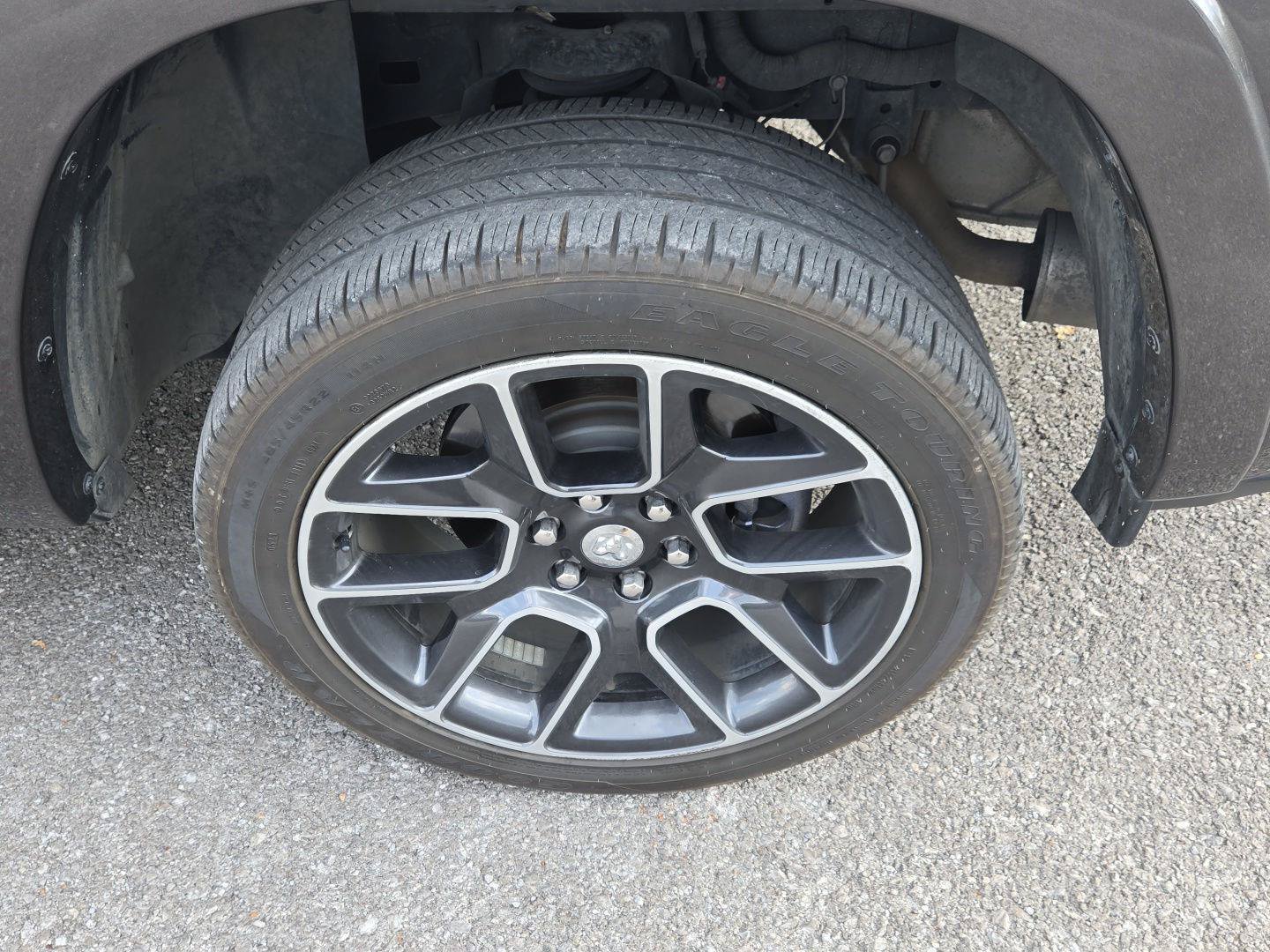 Used 2019 RAM 1500 Laramie AWD/4WD image 11