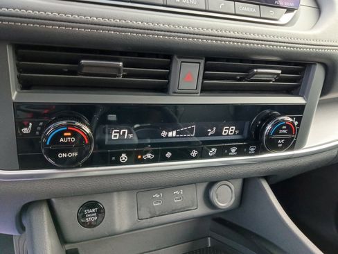 Used 2025 Nissan Rogue SV w/ SV Premium Package FWD image 18