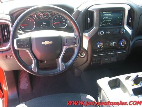 Used 2022 Chevrolet Silverado 2500 LT w/ Convenience Package AWD/4WD image 6
