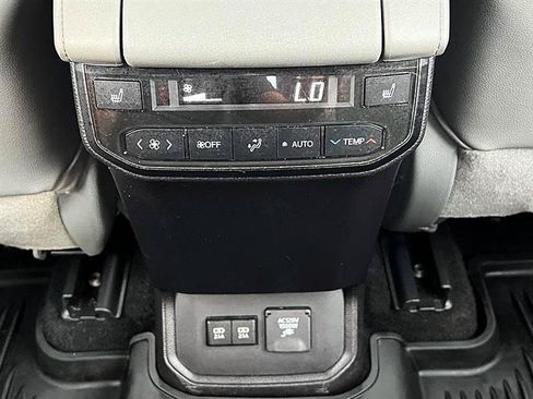 Used 2021 Toyota Highlander Platinum FWD image 45