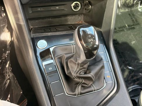Used 2025 Volkswagen Taos SE FWD image 23