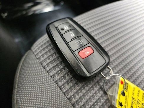 Used 2023 Toyota Highlander LE image 35