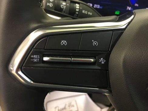 Used 2024 Chevrolet Equinox EV LT image 30