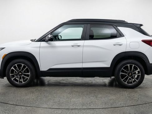 Used 2025 Chevrolet TrailBlazer LT w/ Driver Confidence Package image 5