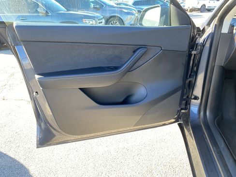 Used 2022 Tesla Model Y Performance image 19