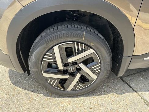 New 2025 Nissan Kicks SV w/ Interior Electronics Package image 3