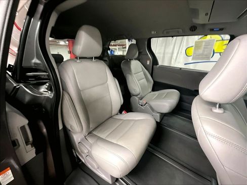 Certified 2020 Toyota Sienna XLE Premium AWD/4WD image 15