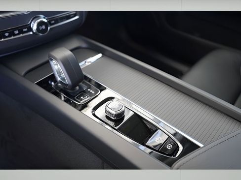 New 2025 Volvo XC60 B5 Core w/ Climate Package image 11