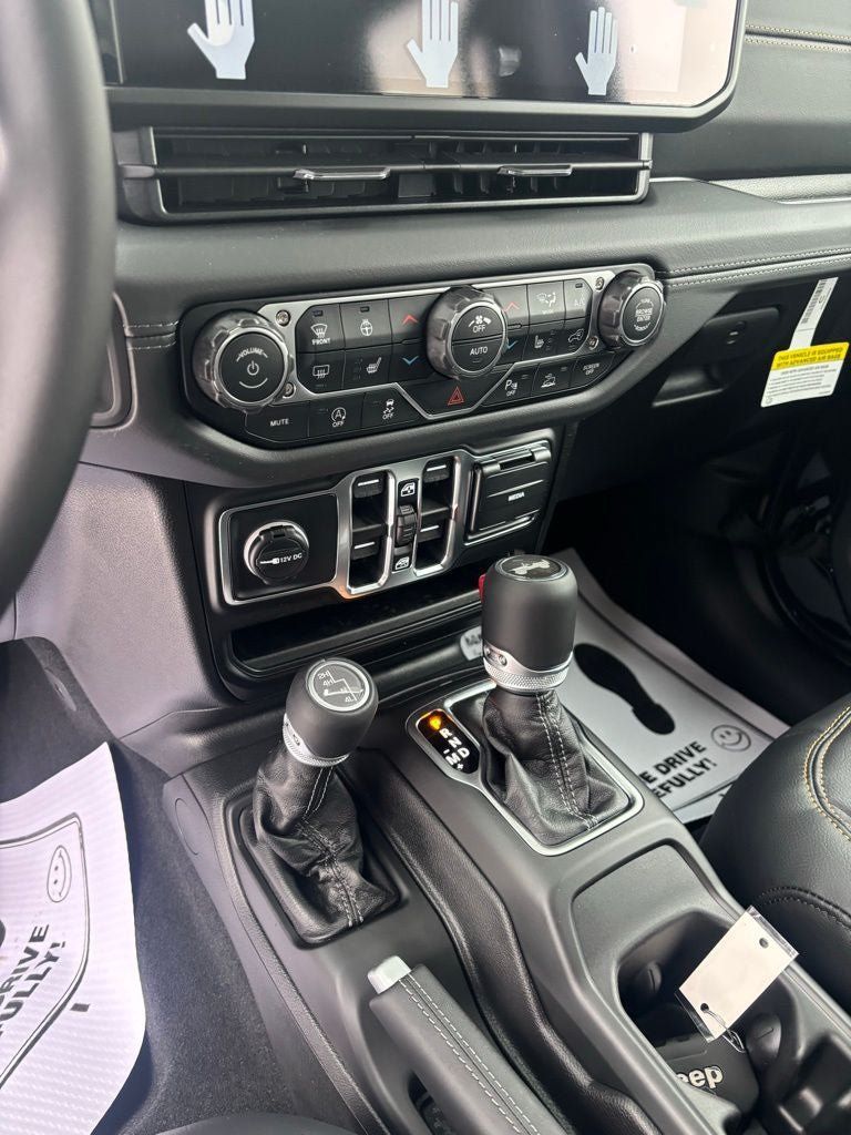 New 2026 Jeep Wrangler Unlimited Sahara AWD/4WD image 14