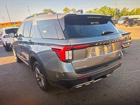 Used 2025 Ford Explorer Active w/ Active Comfort Package AWD/4WD image 3
